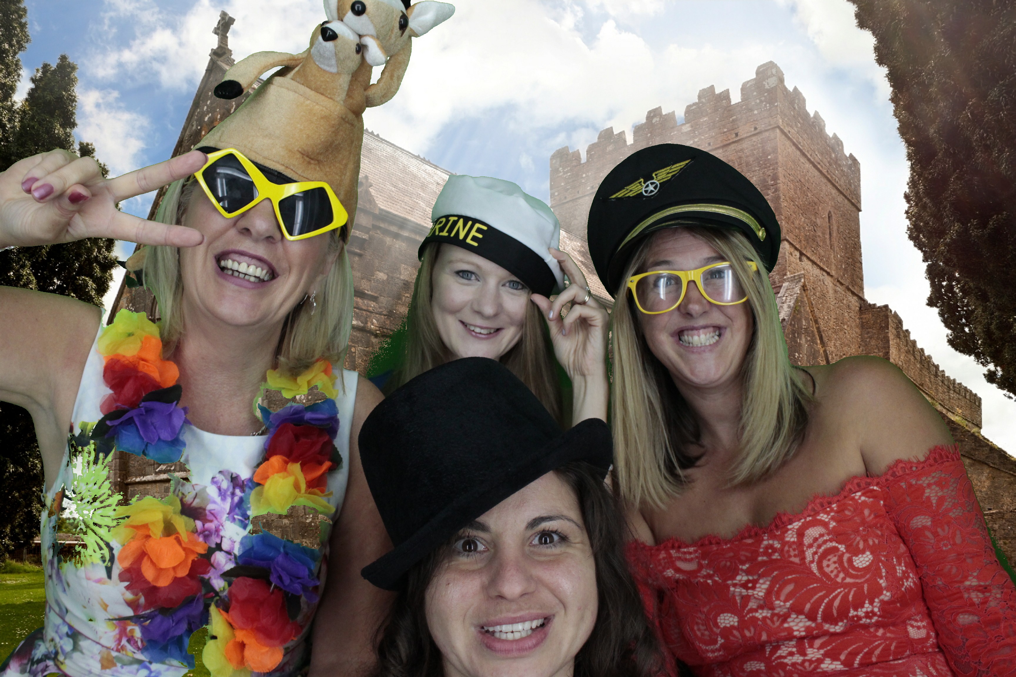 Mr & Mrs Bowles | View more photos from the event at gallery.myphotoboothexperience.co.uk/u/MyPhotoBoothExperienceLtd/Mr-Mrs-Bowles